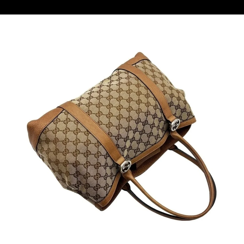 Gucci chic shoulder